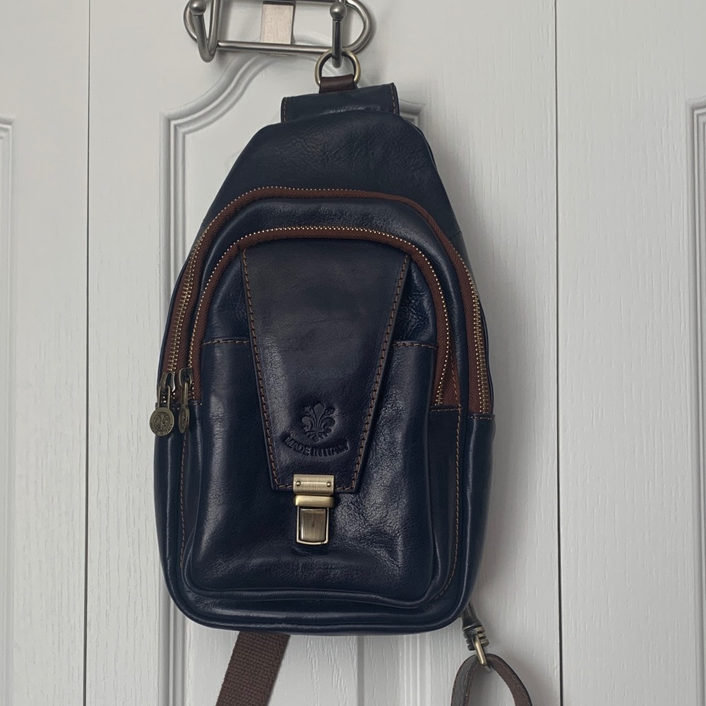 BNWOT Italian leather crossbody. Brand new. Unisex bag